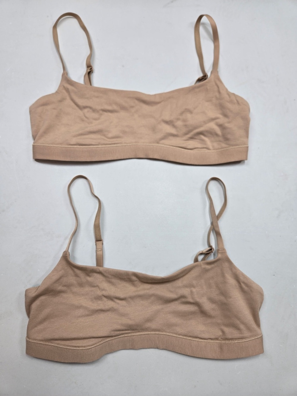 QUINCE 2 Pack Organic Cotton Scoop Bralettes XS Sand 0395 - Picture 4 of 10
